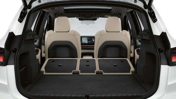 Prtljažnik BMW Serija 2 Active Tourer U06 2021 BMW Serija 2 Active Tourer U06 2021 Mineral bela metalik boja prtljažnik