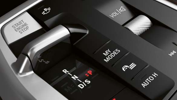 BMW Serija 2 Active Tourer 230e plug-in hibrid U06 2021 režimi vožnje BMW Serija 2 Active Tourer U06 2021 režimi vožnje bliži prikaz dugmića centralne konzole