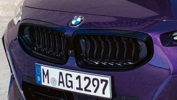 Dvostruka prednja rešetka sa jednim okvirom BMW Serija 2 Coupe G42 2021 BMW Serija 2 Coupe G42 2021 dvostruka prednja rešetka sa jednim okvirom, bliži prednji prikaz