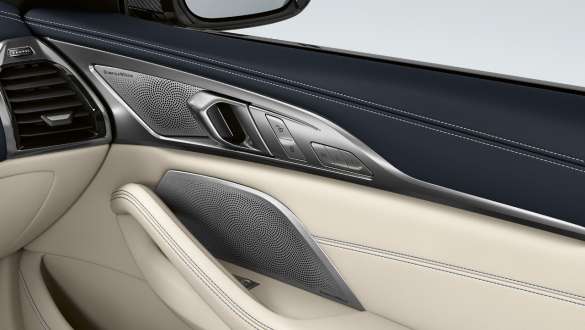 Bowers & Wilkins Diamond Surround Sound sistem BMW 8 Cabrio G14 LCI Facelift 2022 unutrašnjost bliži prikaz zvučnika