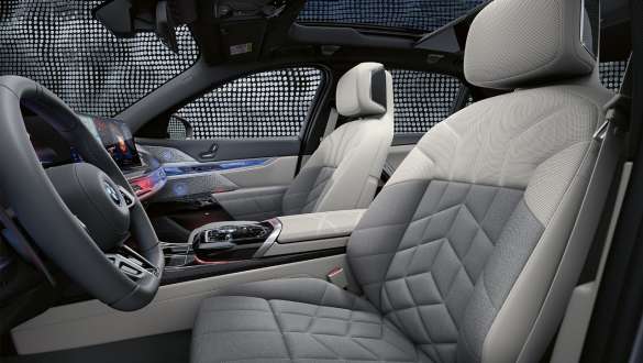 BMW Individual Merino koža/kašmir vuna kombinacija sa ekskluzivnim elementima BMW M760e xDrive Sedan G70 Enterijer BMW Individual Merino koža/kašmir vuna kombinacija sa ekskluzivnim elementima BMW M760e xDrive Sedan G70