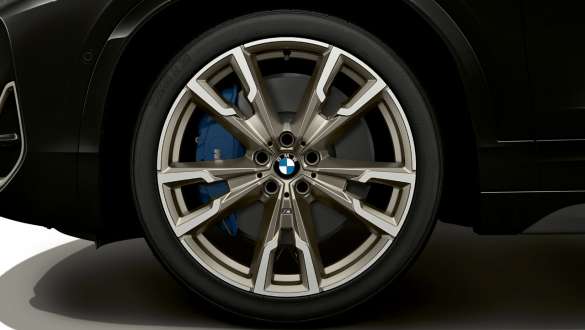 M Sport kočnice BMW X2 M35i (F39) M Sport kočnice BMW X2 M35i (F39) u Sapphire crnoj metalik boji prikaz točka izbliza