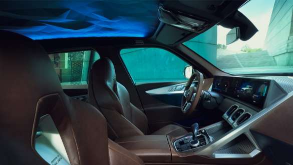 BMW Concept XM (G09) unutrašnjost bliži bočni prikaz obloge krova BMW Concept XM (G09) unutrašnjost bliži bočni prikaz obloge krova