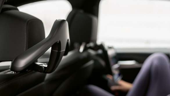 BMW vešalica za odeću za Travel & Comfort sistem BMW dodaci za jesen i zimu BMW vešalica za odeću za Travel & Comfort sistem