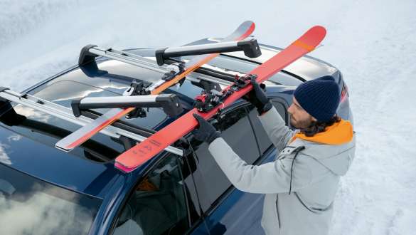 BMW-ov nosač za skije i snowboard na izvlačenje BMW dodaci za jesen i zimu BMW-ov nosač za skije i snowboard na izvlačenje
