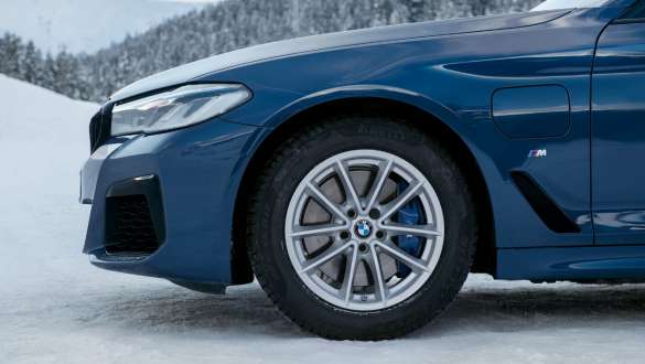 18-Inčni BMW V-krak 618 Reflex srebrne boje, zimski komplet BMW dodatna oprema za jesen i zimu 17-Inčni točkovi od lakih legura u obliku V-kraka 618 Reflex srebrne boje, komplet zimskih točkova