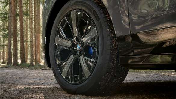 21-inčni BMW aerodinamični točak u obliku zvezdastih krakova 1011, Jet crne boje. BMW dodatna oprema za jesen i zimu 21-inčni BMW aerodinamični točak u obliku zvezdastih krakova 1011 Jet crne boje