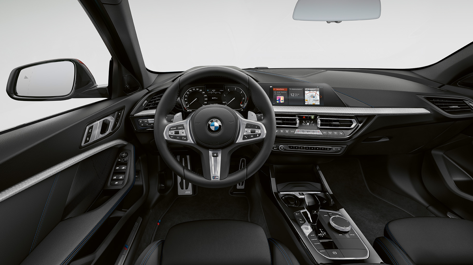 M kožni volan. BMW serije 1 Model M Sport, kabina sa M kožnim volanom.