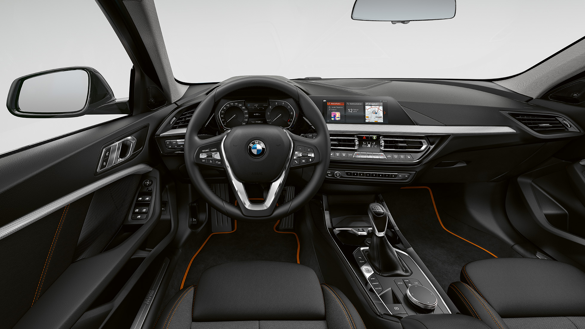 Sport kožni volan. BMW serije 1 Model Sport Line, kabina sa Sport kožnim volanom.