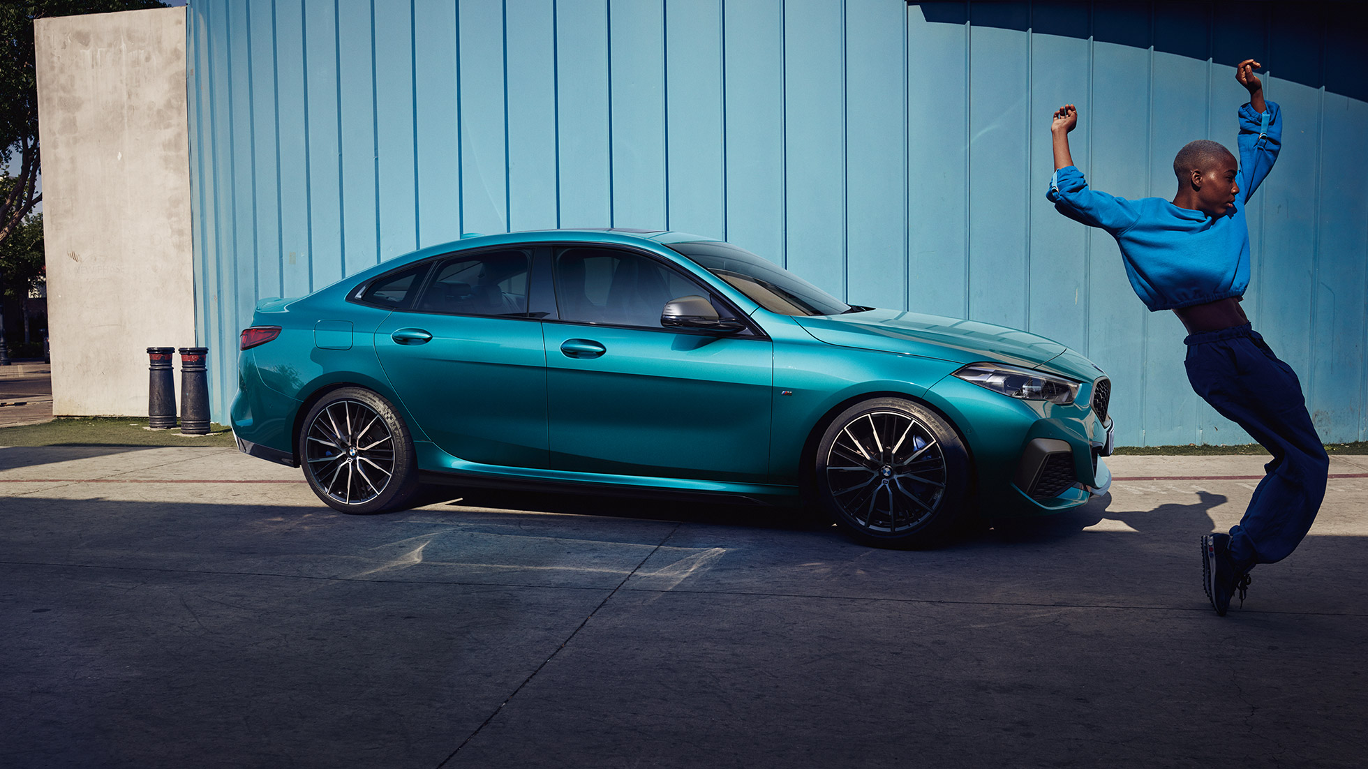 Atraktivna silueta kupea BMW Serije 2 Gran Coupé Atraktivna silueta kupea BMW Serije 2 Gran Coupé Snapper Rocks Blue metalizirana F44 pogled sa strane