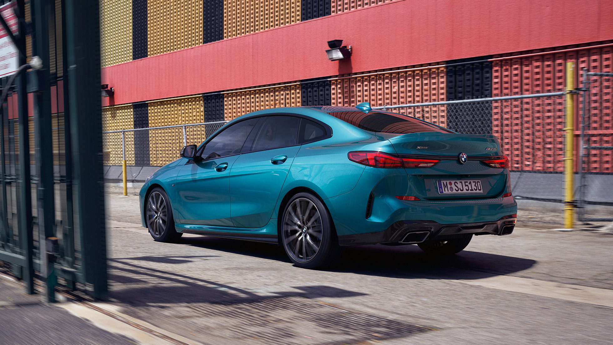 Progresivni dizajn BMW Serije 2 Gran Coupé Progresivni dizajn BMW Serije 2 Gran Coupé Snapper Rocks Blue metalizirana F44 tročetvrtinski pogled sa strane