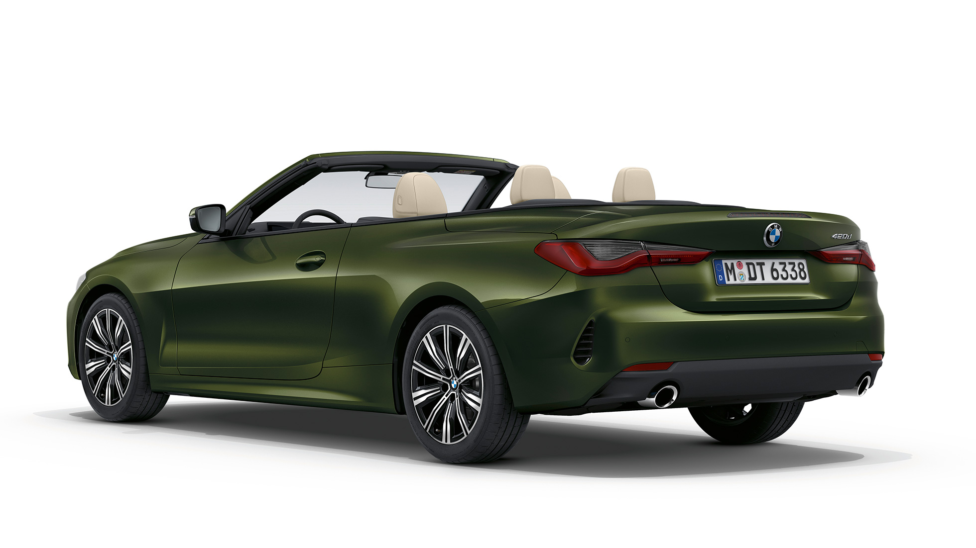 Pogled otpozadi na BMW kabriolet serije 4 G23 2020 BMW kabriolet serije 4 G23 2020 osnovni model Bluestone metalik pogled otpozadi