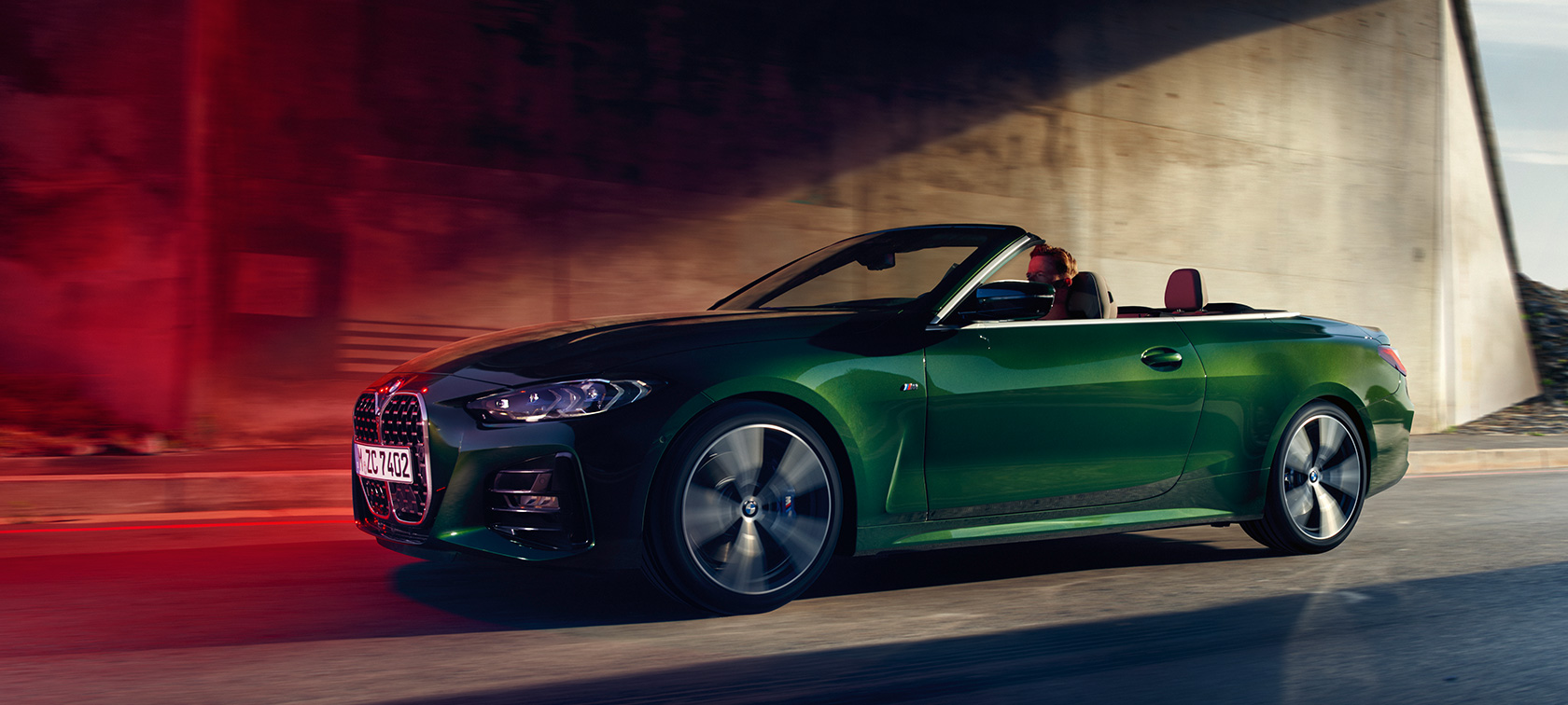 BMW kabriolet serija 4 G23 2020 Sanremo Green metalik u vožnji BMW kabriolet serija 4 G23 2020 Sanremo Green metalik u vožnji