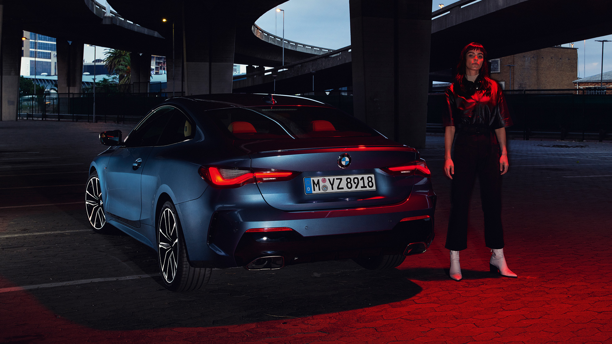 Zadnja svetla BMW kupe serija 4 G22 BMW kupe serija 4 G22 2020 Arctic Race plava metalik zadnja svetla