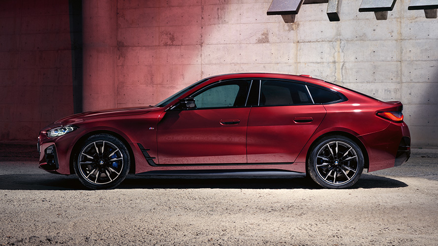 BMW Serija 4 Gran Kupe G26 BMW Individual Aventurin crvena metalik boja, bočni prikaz BMW Serija 4 Gran Kupe G26 BMW Individual Aventurin crvena metalik boja, bočni prikaz