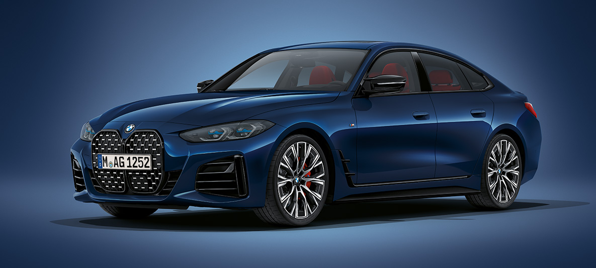 BMW Serija 4 Gran kupe G26 2021 BMW Individual Tanzanit plava metalik boja BMW Serija 4 Gran kupe G26 2021 BMW Individual Tanzanit plava metalik boja tročetvrtinski prednji prikaz parkiranog vozila