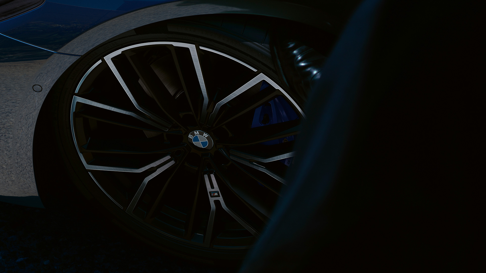 M alumunijumska felna Y-spoke style 846 M BMW Serija 5 Sedan G30 M aluminijumska felna Y 846 M BMW Serija 5 Sedan G30 fejslift 2020 Phytonic Blue izbliza