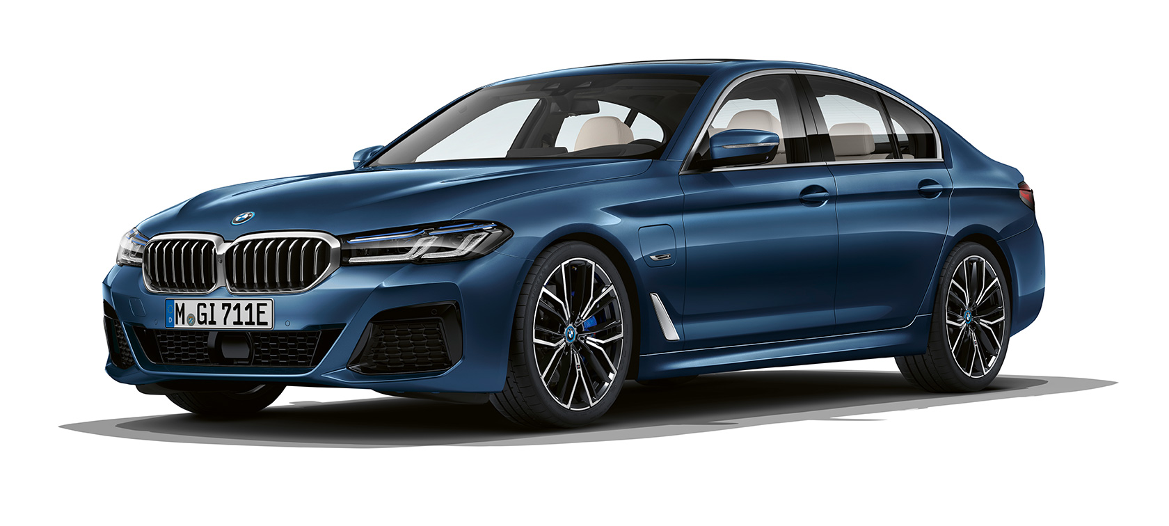 BMW Serija 5 Sedan G30 stoji BMW Serija 5 Sedan G30 fejslift 2020 pogled na prednji deo stoji