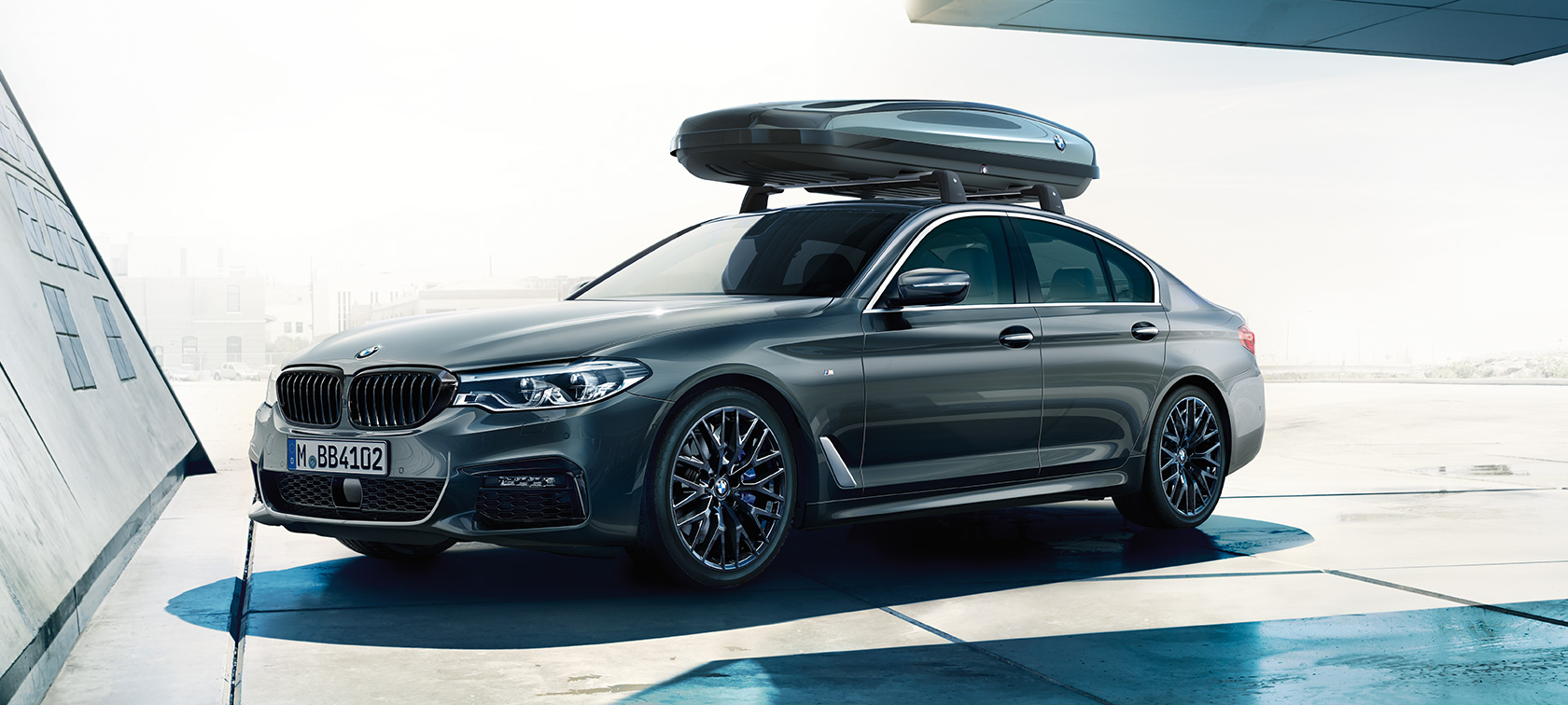 Aksesoari BMW Serija 5 Sedan G30 BMW Serija 5 Sedan G30 sa BMW krovnim boksom 520