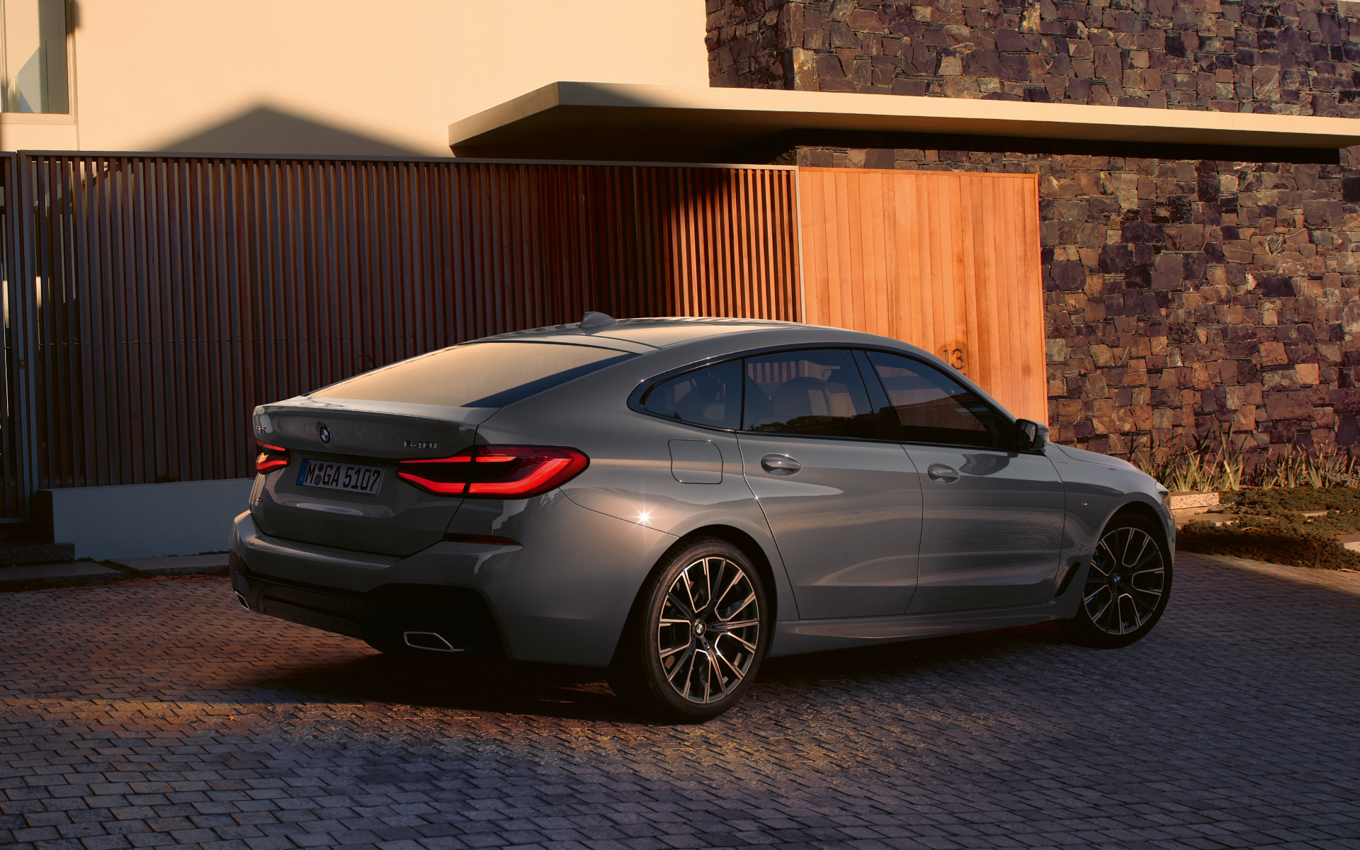Zadnji prikaz BMW Serija 6 Gran Turismo G32 2020 Zadnji dizajn BMW Serija 6 Gran Turismo 640i xDrive G32 2020 Bernina sive boje zadnji prikaz