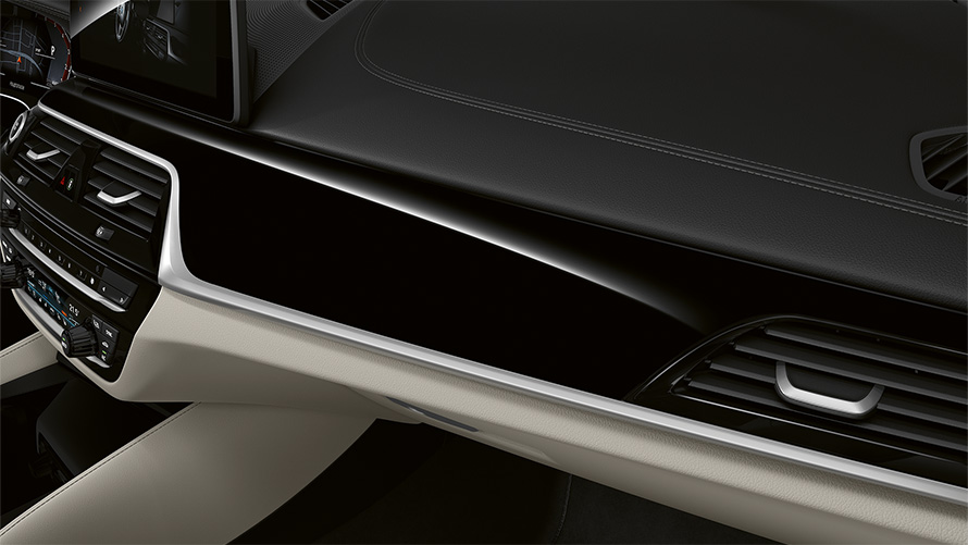 BMW Individual unutrašnji ukrasni elementi piano crne boje BMW Serija 6 Gran kupe G32 2020 unutrašnjost kabine