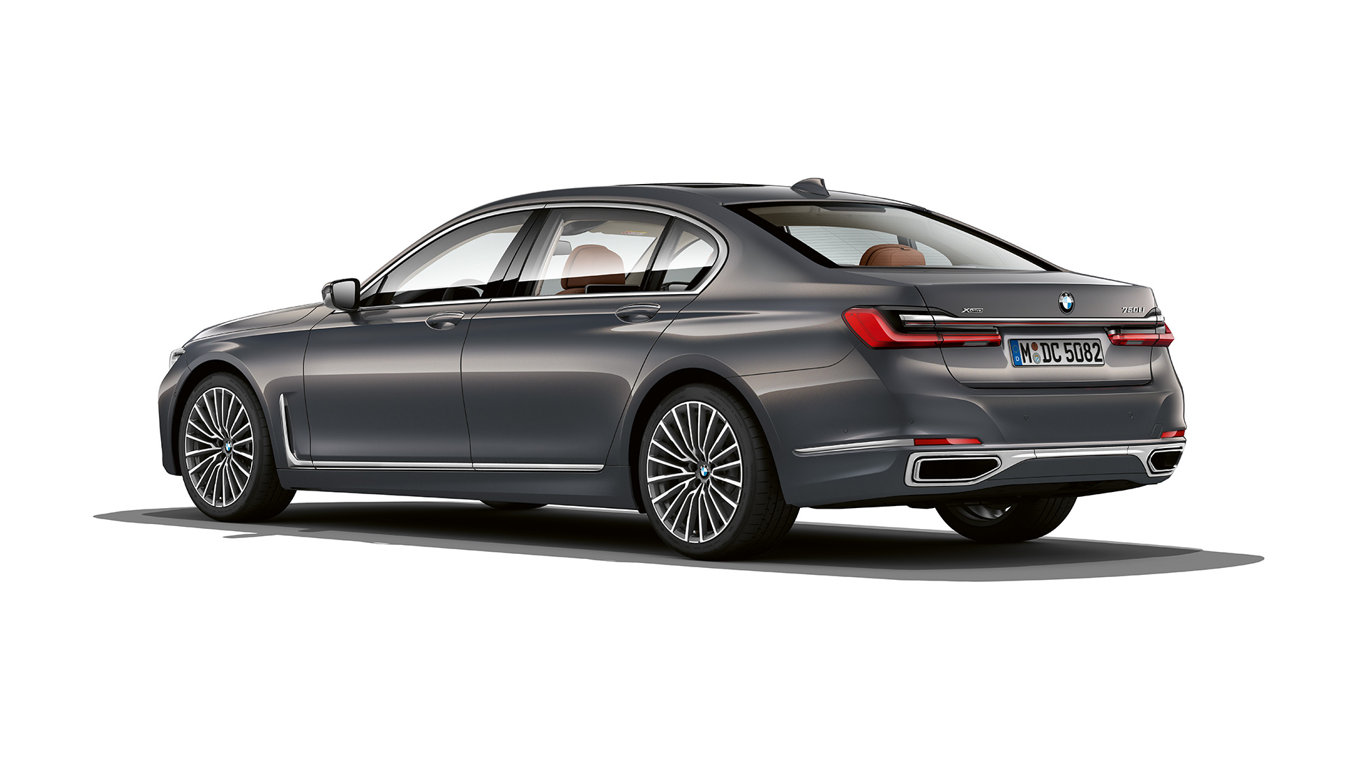 BMW Serije 7 Sedan sa dizajnom eksterijera Pure Excellence, tročetvrtinski pogled otpozadi Sivi BMW Serije 7 Sedan sa dizajnom eksterijera Pure Excellence u tročetvrtinskom pogledu otpozadi