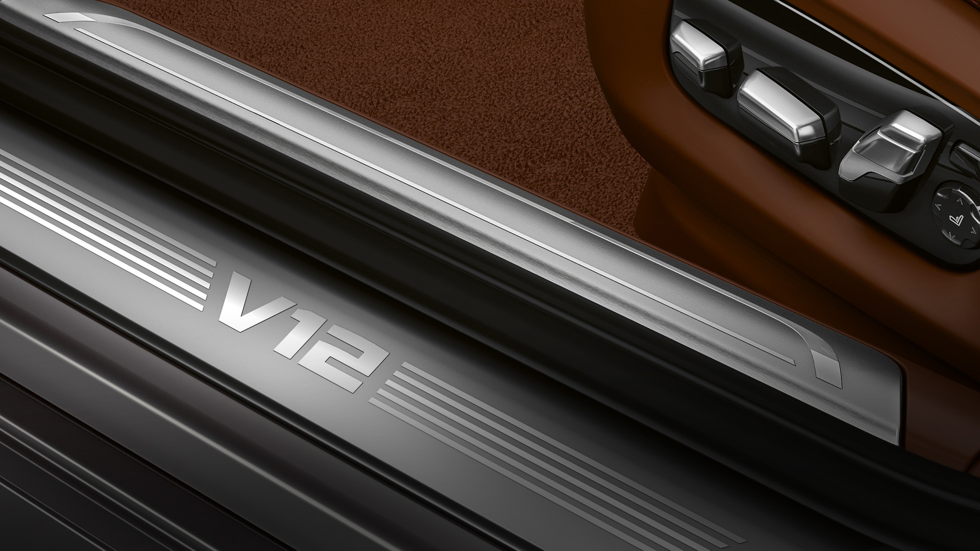 BMW V12 motor BMW M760Li xDrive: pogled izbliza na V12 motor