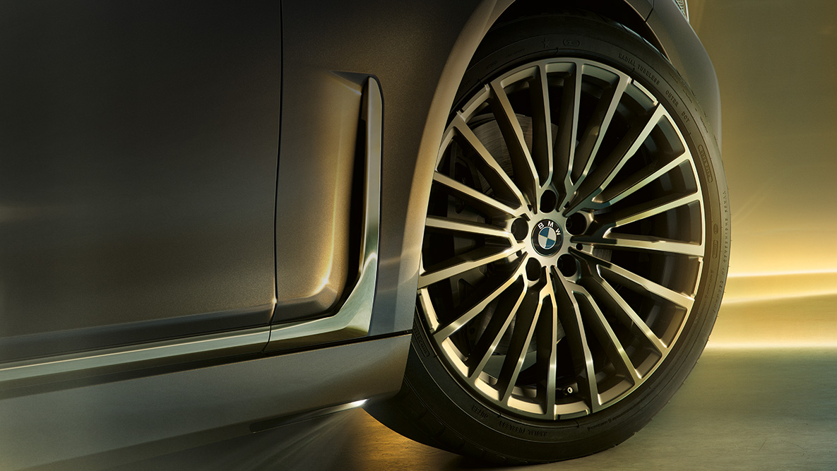 BMW Serija 7 Limuzina G11 G12 2019 točkovi od lakih legura BMW Serija 7 Limuzina G11 G12 2019 Bernina siva sa efektom ćilibara, točkovi od lakih legura s multi-spoke dizajnom