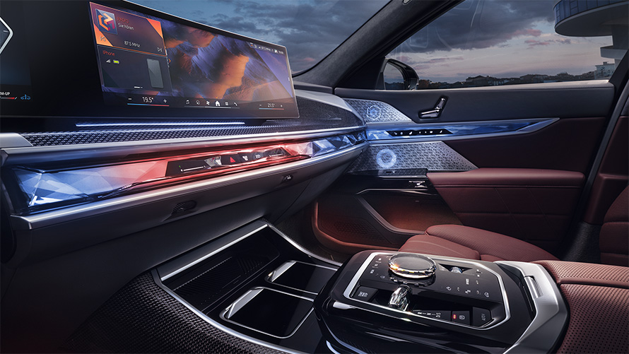 BMW Serije 7 Sedan G70 ICE 740i M sports paket prikaz unutrašnjosti prednji prikaz unutrašnjosti stakleni elementi CraftedClarity i zakrivljeni ekran