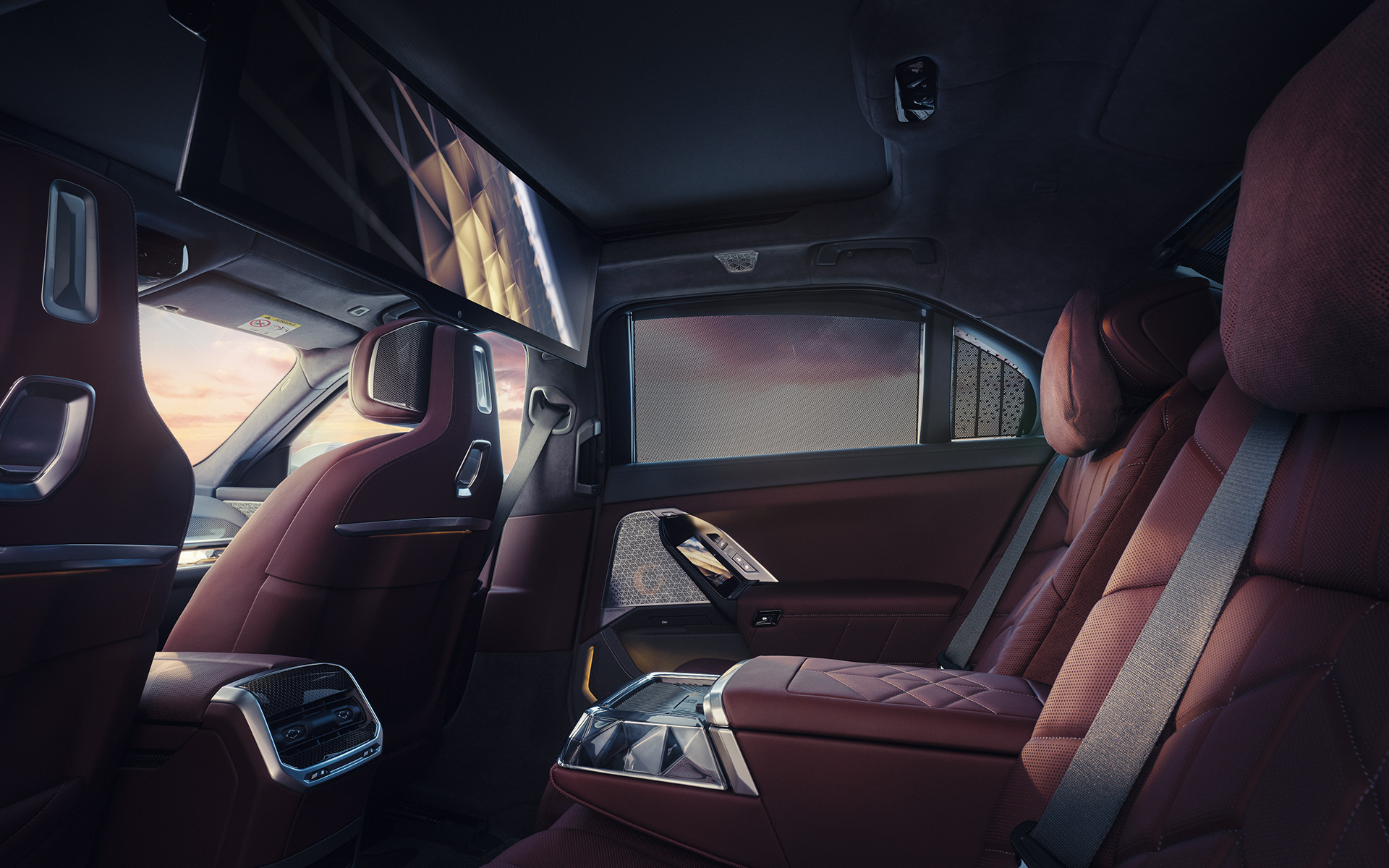 BMW Serije 7 Sedan G70 ICE 740i M sports paket zadnji prikaz unutrašnjosti BMW Serije 7 Sedan G70 ICE 740i M sports paket zadnji prikaz unutrašnjosti fond info-zabavni ekran