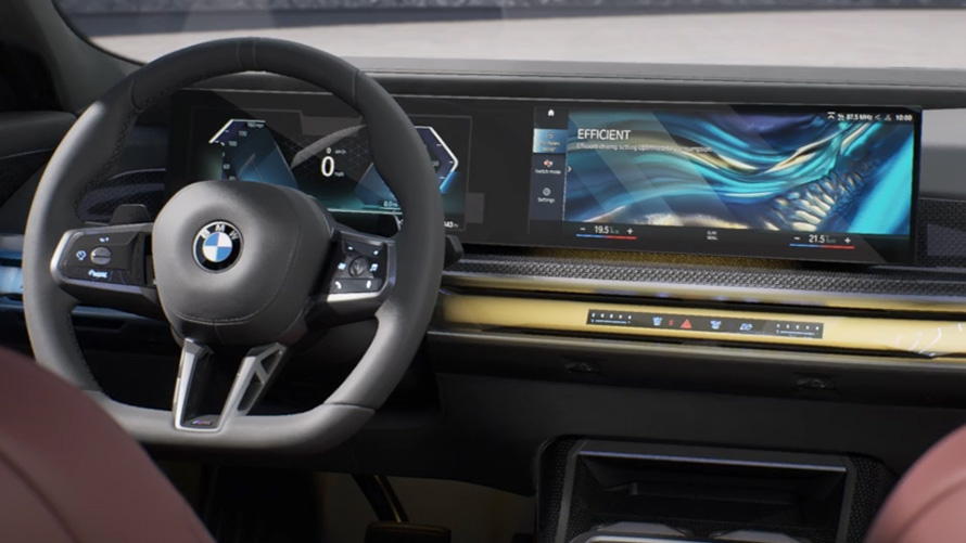 BMW Serije 7 Sedan G70 ICE 740i M sports paket tročetvrtinski zadnji prikaz BMW Serije 7 Sedan G70 ICE 740i M sports paket tročetvrtinski zadnji prikaz vozila tokom vožnje