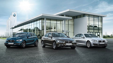 BMW polovni automobili ispred BMW-ovog salona BMW polovni automobili ispred BMW-ovog salona