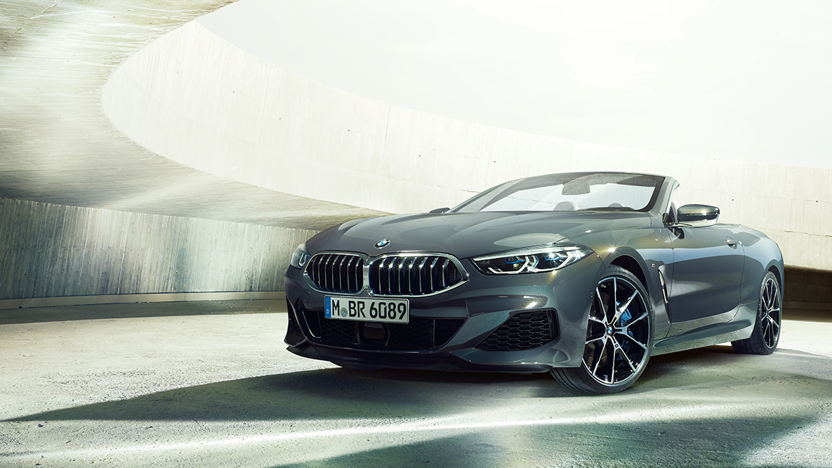 BMW M850i xDrive Dravit Grey metalizirani, tročetvrtinski pogled zdesna spreda. BMW M850i xDrive Dravit Grey metalizirani, tročetvrtinski pogled zdesna spreda.