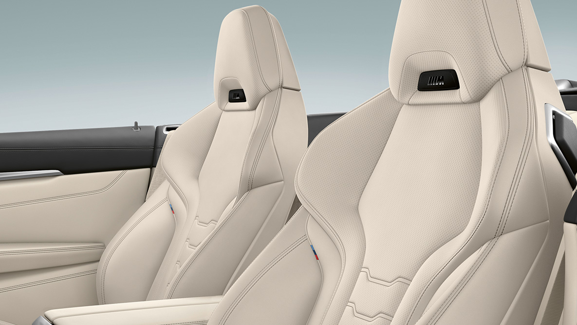 BMW M850i xDrive, multifunkcionalna sedišta u koži „Merino“, Ivory White, sa vazdušnim okovratnikom. BMW M850i xDrive, multifunkcionalna sedišta u koži „Merino“, Ivory White, sa vazdušnim okovratnikom.