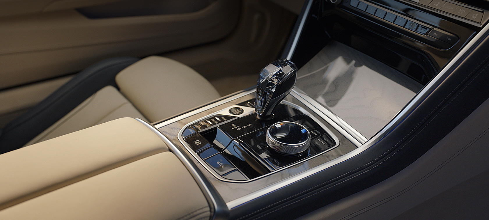 BMW Serije 8 Cabrio G14 LCI Facelift 2022 video o karakteristikama unutrašnjeg dizajna