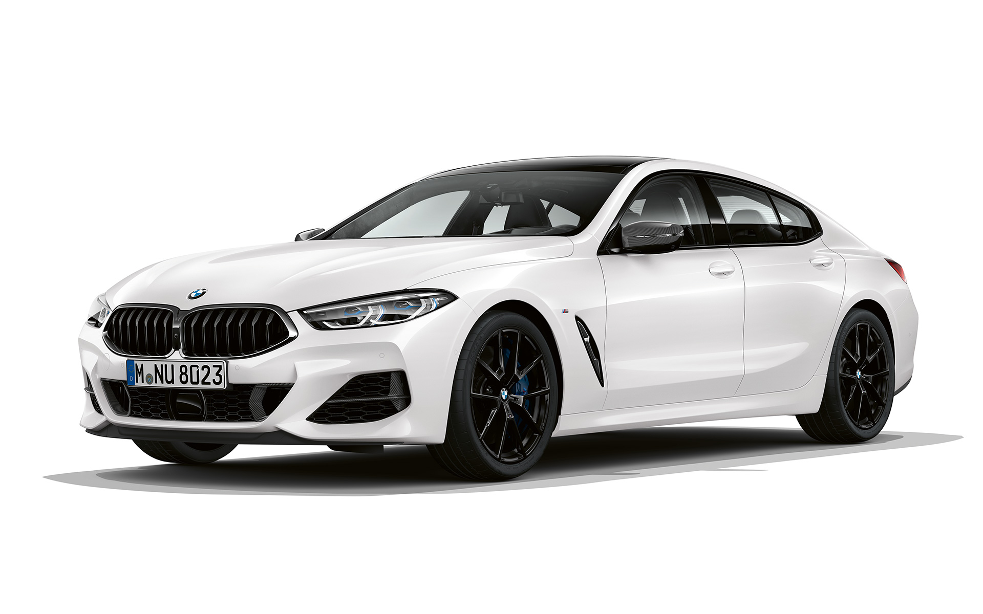 Pure Contrast tročetvrtinski snimak spreda BMW serije 8 Gran Coupé, Pure Contrast tročetvrtinski snimak spreda