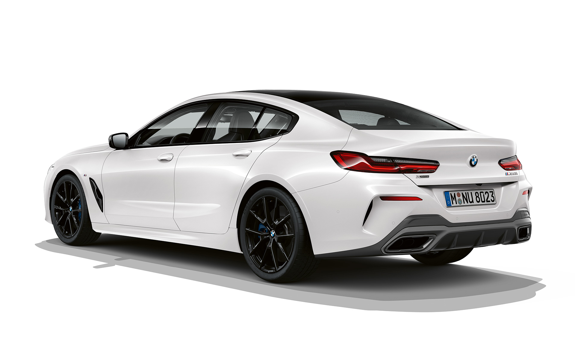 Pure Contrast tročetvrtinski snimak otpozadi BMW SERIJE 8 Gran Coupé, Pure Contrast Tročetvrtinski snimak otpozadi
