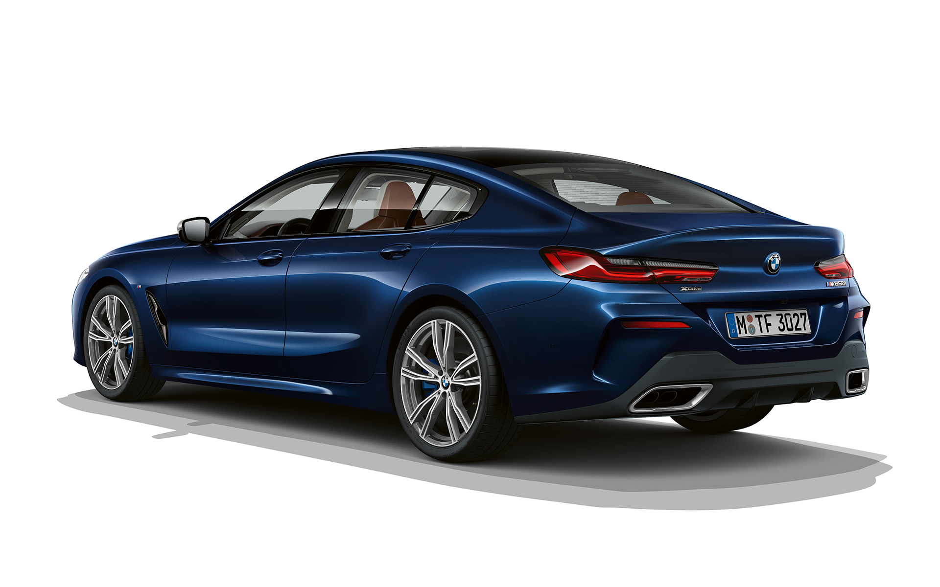 Individual Sophistication tročetvrtinski snimak otpozadi BMW serije 8 Gran Coupé, Individual Sophistication tročetvrtinski snimak otpozadi