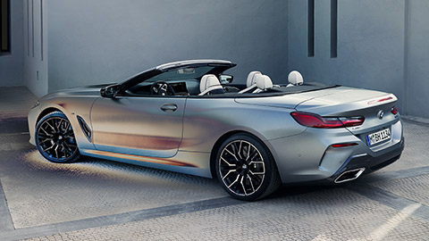 BMW Serija 8 Kabriolet (G14) tročetvrtinski bočni prikaz parkiranog vozila 