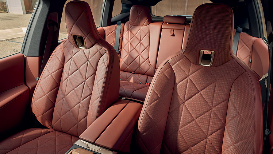 BMW iX i20 2021 električni SUV unutra&scaron;njost Suite koža Castanea