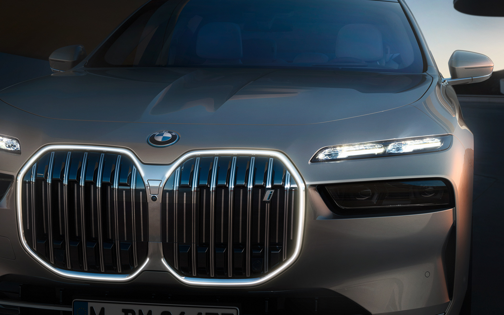 BMW i7 Sedan G70 Exterieur BMW Iconic glow okvir prednjih rešetki BMW i7 Sedan G70 Spoljašnjost BMW 'Iconic Glow' osvetljenje okvira prednjih rešetki upaljeno