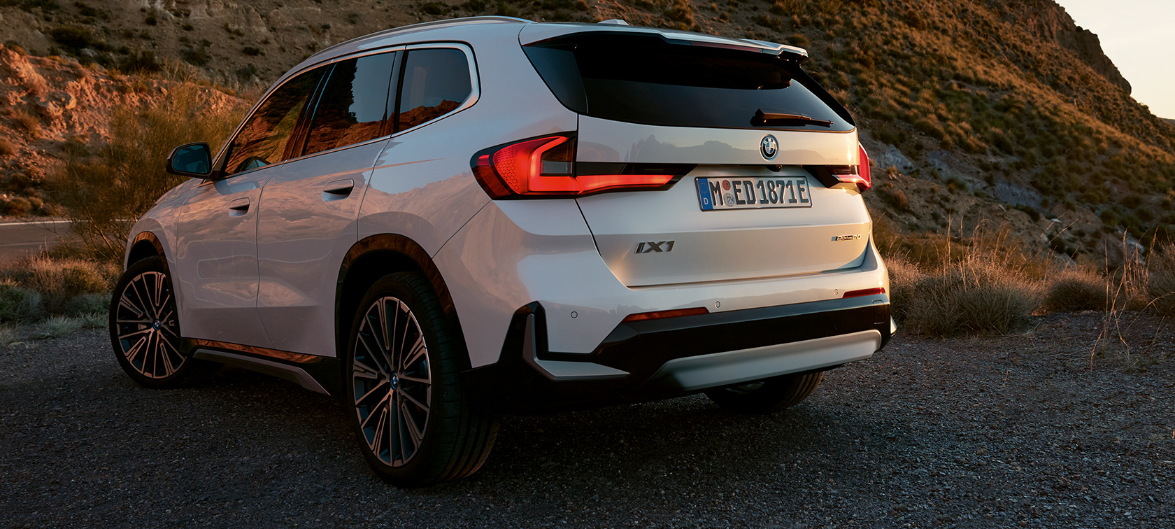 BMW iX1 U11 BEV video prtljažnik i kuka za vuču  BMW iX1 U11 BEV video prtljažnik kuka za vuču prednosti i karakteristike