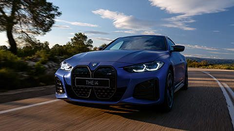 BMW i4 M50 pogled spreda u vožnji BMW i serija BMW i4 M50 pogled spreda u vožnji