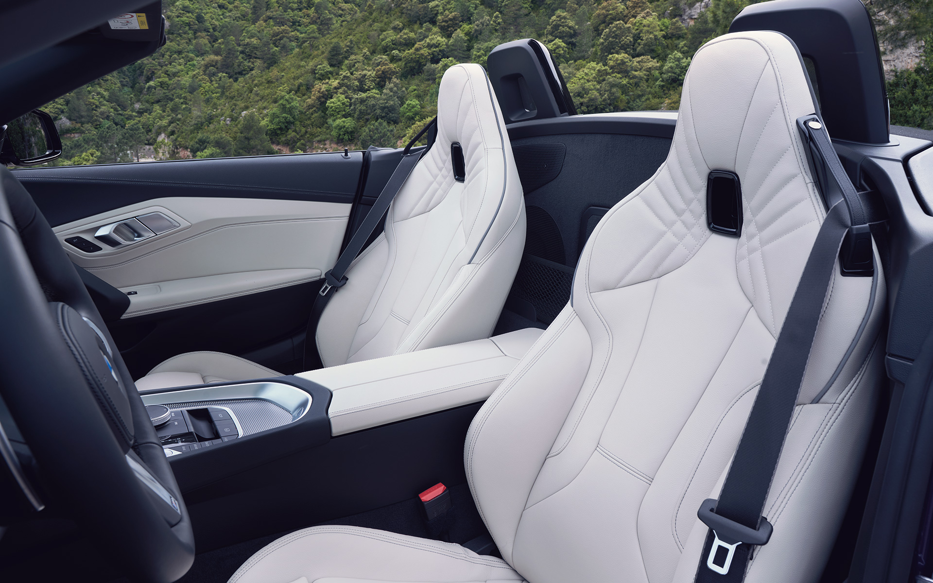 BMW Z4 M40i G29 Portimao plave boje otvori za vazduh specifični za model i točkovi od lakih legura BMW Z4 M40i G29 2022 Portimao plave boje otvori za vazduh specifični za model i točkovi od lakih legura