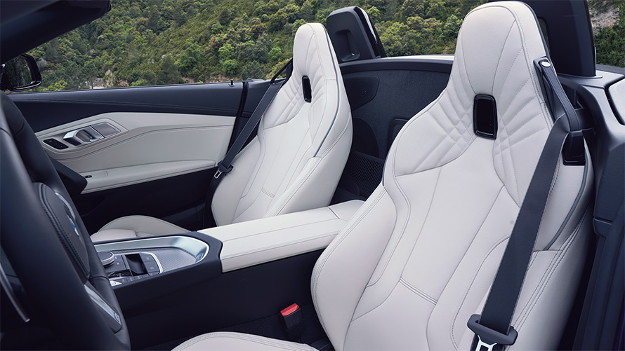 BMW Z4 M40i G29 2022 Portimao plave boje otvori za vazduh specifični za model i točkovi od lakih legura