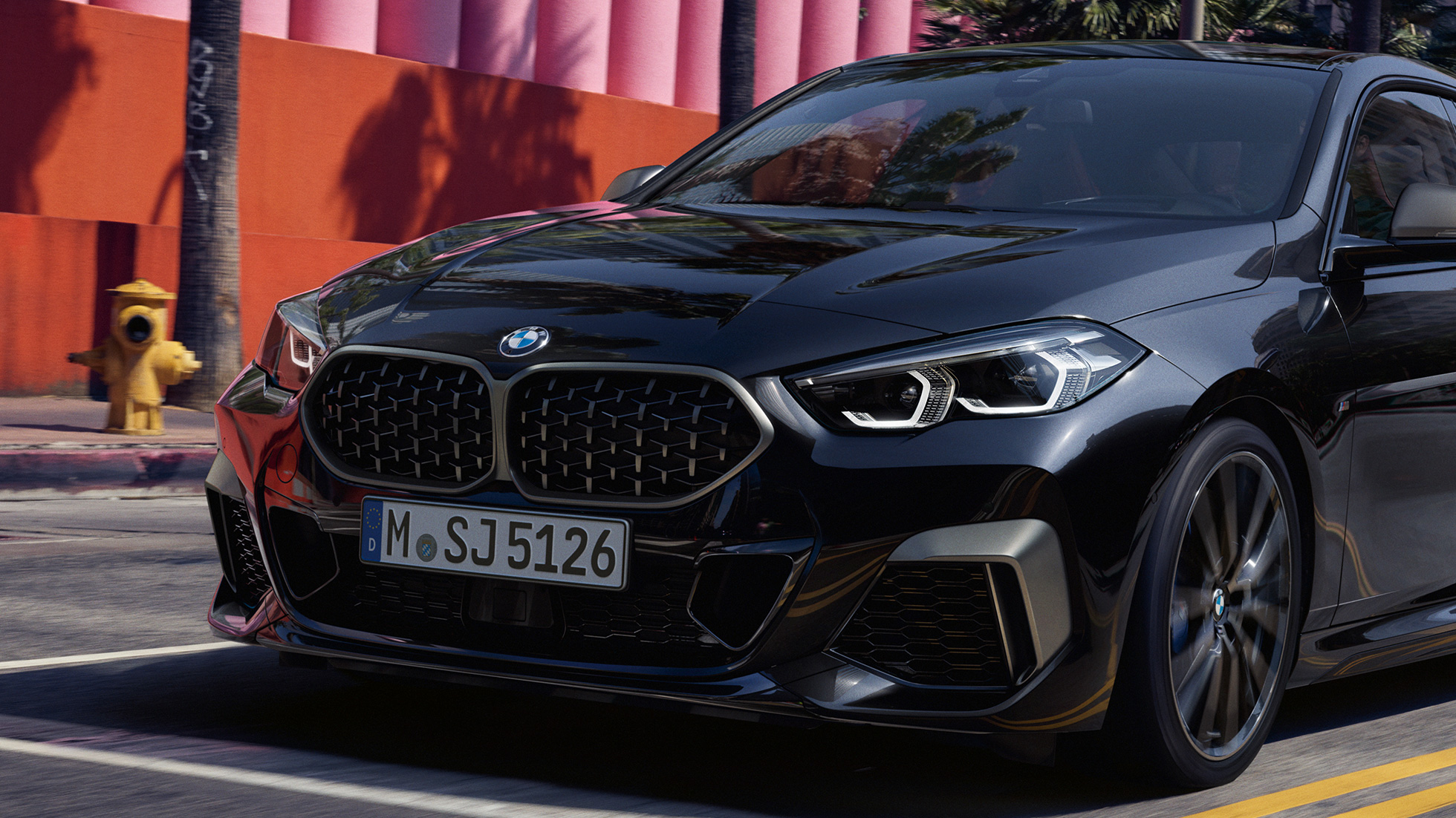 Dizajn eksterijera modela BMW M235i xDrive Gran Coupé Dizajn eksterijera modela BMW M235i xDrive Gran Coupé 2020 Black Sapphire metalizirana F44 pogled spreda