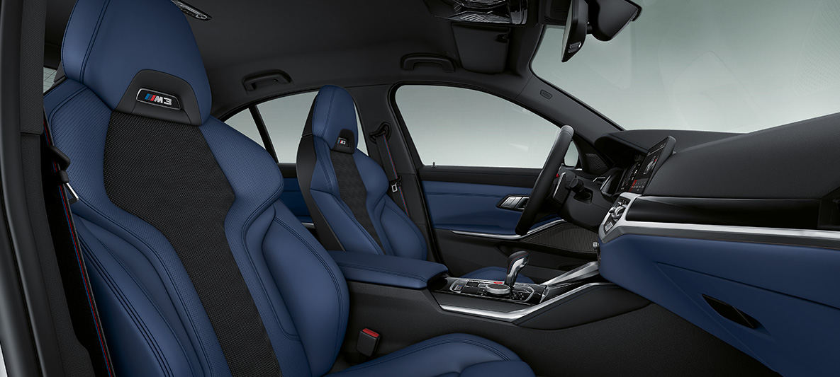 BMW Individual unutrašnje lajsne piano crni finiš BMW M3 Sedan G80 2020 enterijer BMW Individual unutrašnje lajsne piano crni finiš sa akcentiranim završnim elementima u boji Pearl Chrome BMW M3 Sedan G80 2020 enterijer