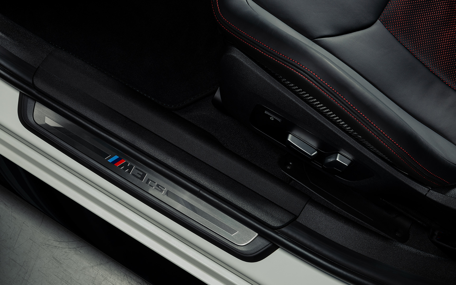 CS specifični pragovi vrata BMW M3 CS G80 BMW M3 CS G80 CS specifični pragovi vrata