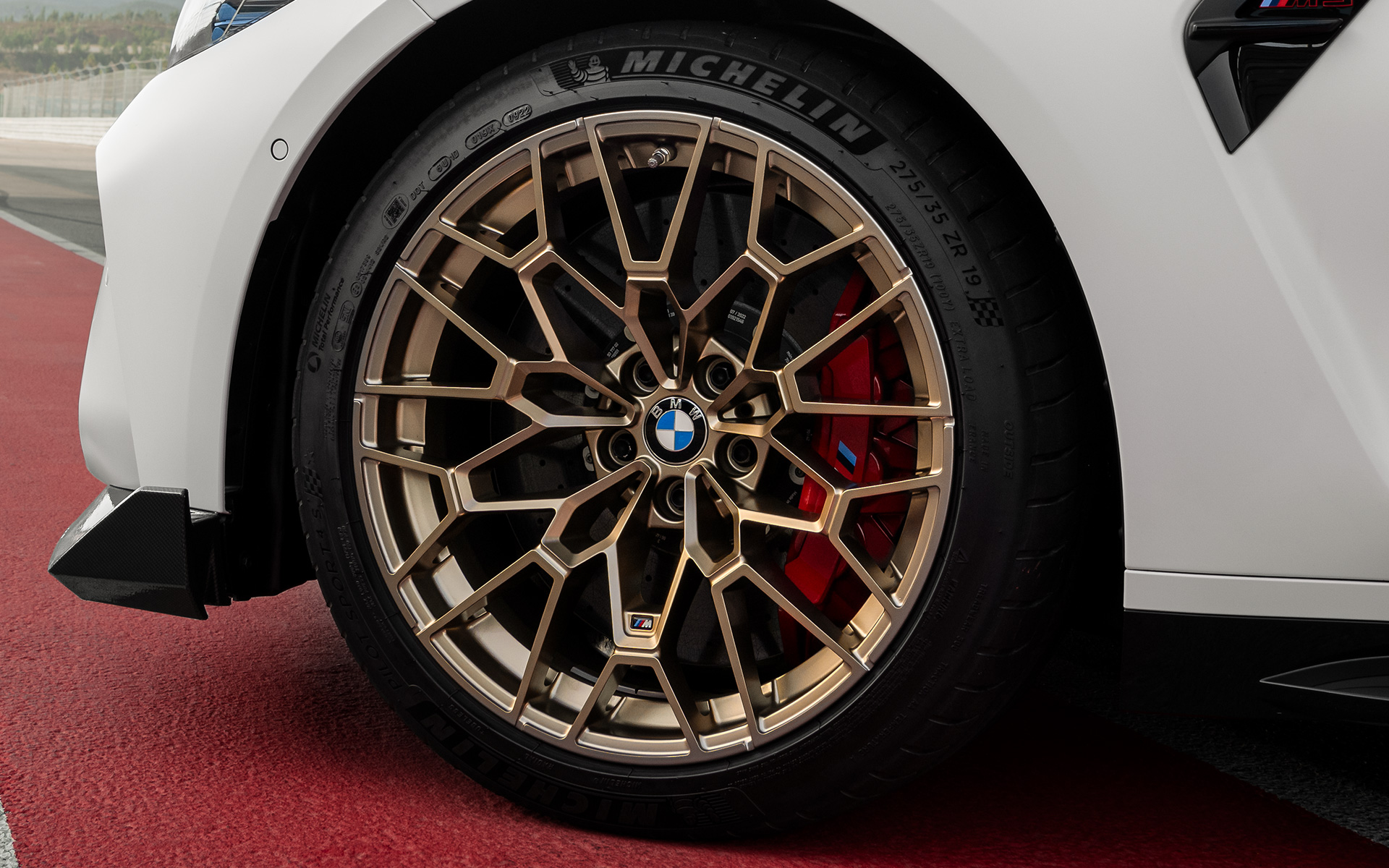 M ugljenično-keramičke kočnice crvene boje visokog sjaja BMW M3 CS G80 BMW M3 CS G80 M ugljenično-keramičke kočnice, crvene boje visokog sjaja