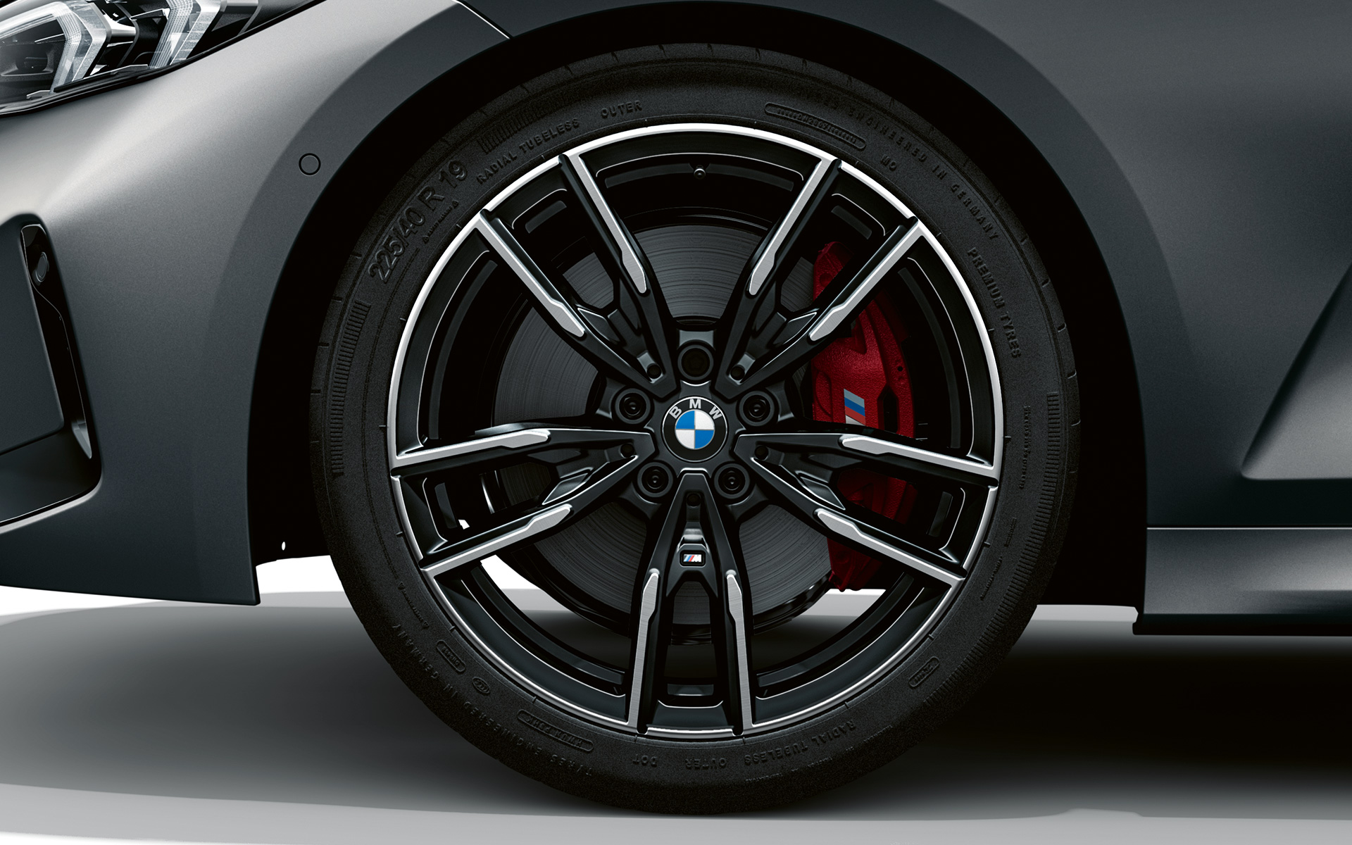 19-inčni M dvokraki točkovi od lakih legura 792 M dvobojno Jet crne boje BMW M340i xDrive Sedan G20 BMW M340i xDrive Sedan G20 BMW Individual Frozen Pure sive metalik boje 19-inčni M dvokraki točkovi od lakih legura 792 M dvobojno Jet crne boje bliži prikaz